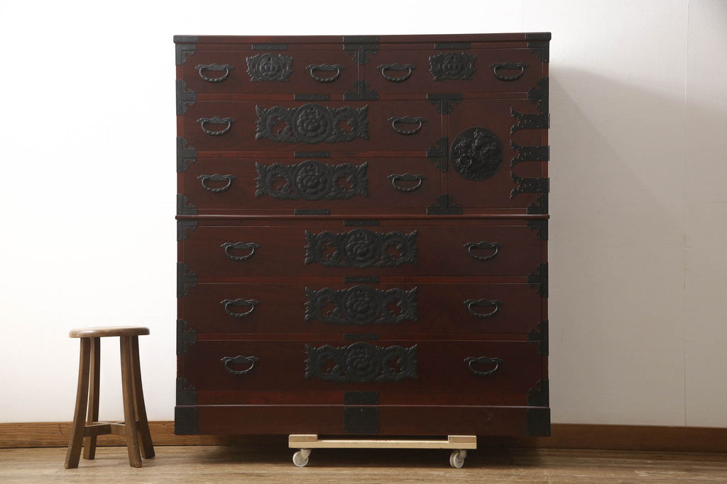 中古　美品　二本松工藝館　田中家具　重厚感ある佇まいが魅力的な収納箪笥(衣装箪笥、和タンス、整理箪笥、引き出し、チェスト)(R-062066)