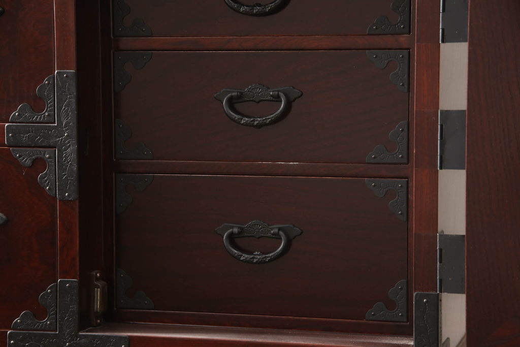 中古　美品　二本松工藝館　田中家具　重厚感ある佇まいが魅力的な収納箪笥(衣装箪笥、和タンス、整理箪笥、引き出し、チェスト)(R-062066)
