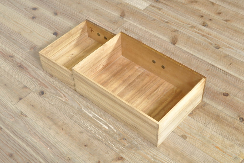 和製ビンテージ　高級品!!　指物工芸家具　前面タモ材　天板側面キハダ材　趣のある佇まいが魅力的な引き出し五杯の小引き出し(チェスト、和タンス、収納箪笥、整理箪笥、小物収納、卓上収納、ヴィンテージ)(R-074041)