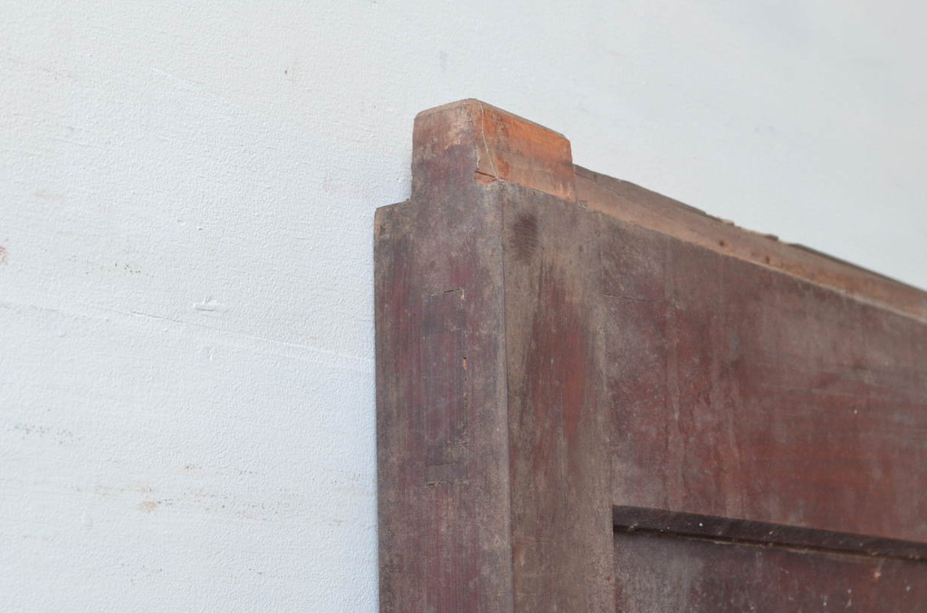 アンティーク建具　総欅(ケヤキ)材　巾着金具　赤みがかった美しい木色と縁起物の金具が魅力の蔵戸1枚(玄関戸、引き戸)(R-074296)