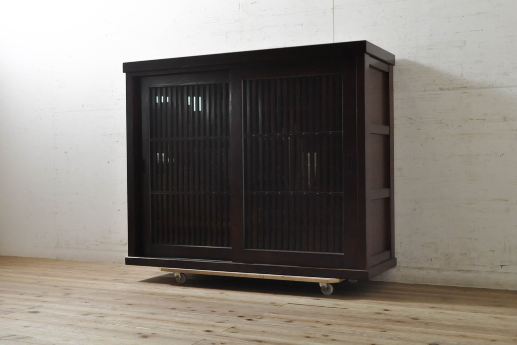 中古　美品　上質な和の空間を演出する水屋箪笥サイドボード(サイドキャビネット、収納棚、戸棚、食器棚)(R-074080)