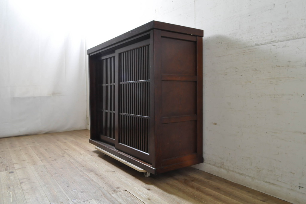 中古　美品　上質な和の空間を演出する水屋箪笥サイドボード(サイドキャビネット、収納棚、戸棚、食器棚)(R-074080)