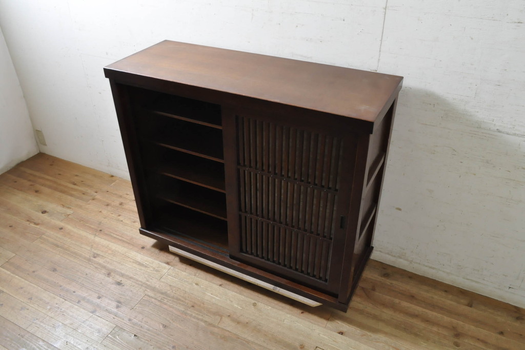 中古　美品　上質な和の空間を演出する水屋箪笥サイドボード(サイドキャビネット、収納棚、戸棚、食器棚)(R-074080)