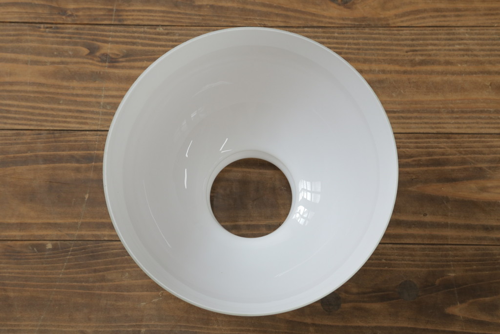 アンティーク照明　ヨーロッパ　高級品!!　陶器製の油タンクと豪華な真鍮製の吊り金具が魅力的なオイルランプ(天井照明、吊り下げランプ、ランタン、ハンギングランプ)(R-075983)