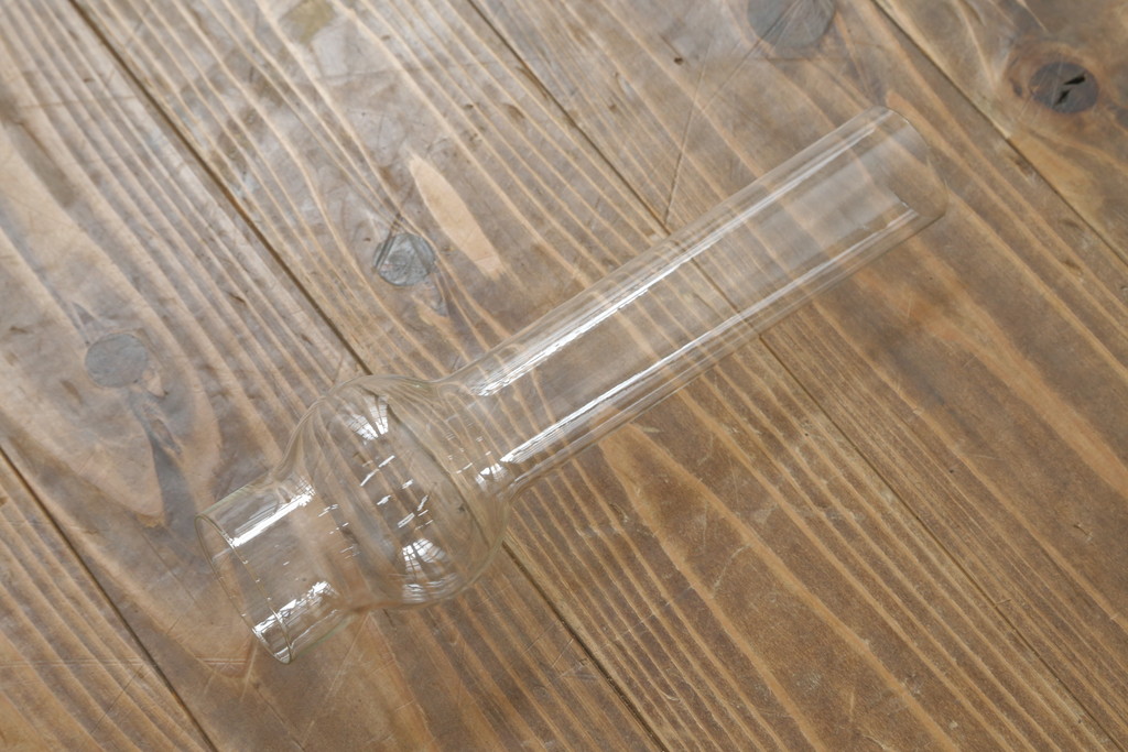 アンティーク照明　ヨーロッパ　高級品!!　陶器製の油タンクと豪華な真鍮製の吊り金具が魅力的なオイルランプ(天井照明、吊り下げランプ、ランタン、ハンギングランプ)(R-075983)