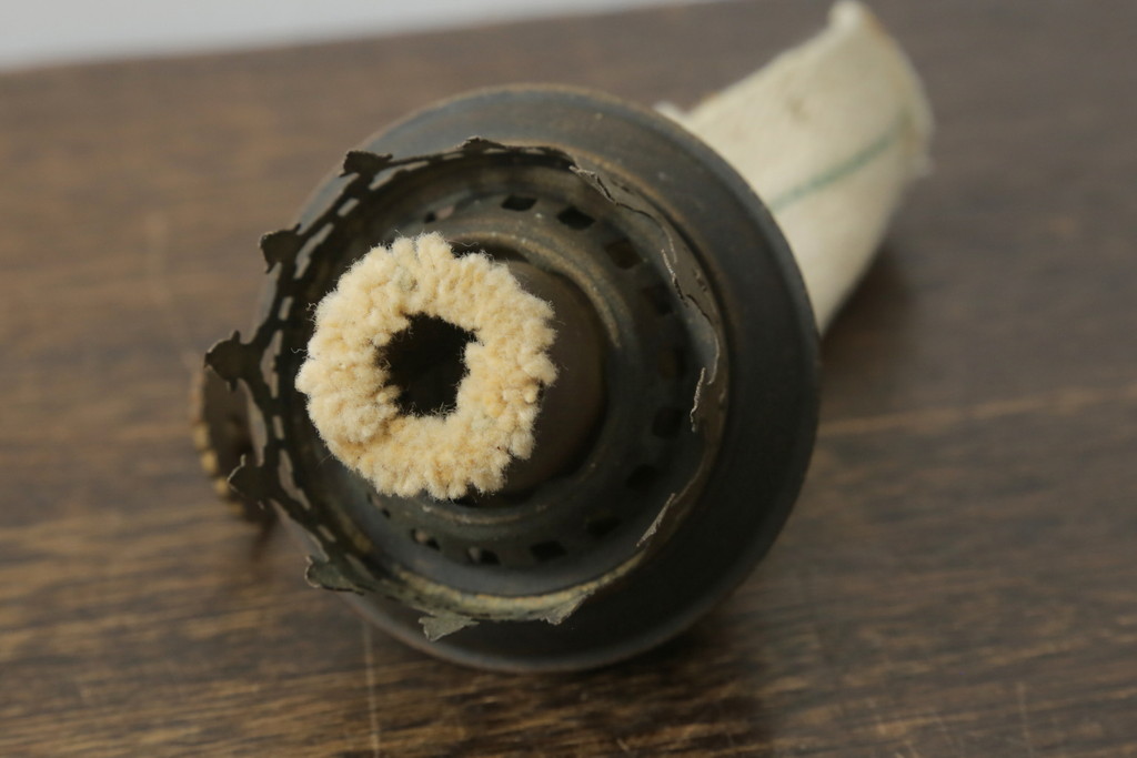 アンティーク照明　ヨーロッパ　高級品!!　陶器製の油タンクと豪華な真鍮製の吊り金具が魅力的なオイルランプ(天井照明、吊り下げランプ、ランタン、ハンギングランプ)(R-075983)