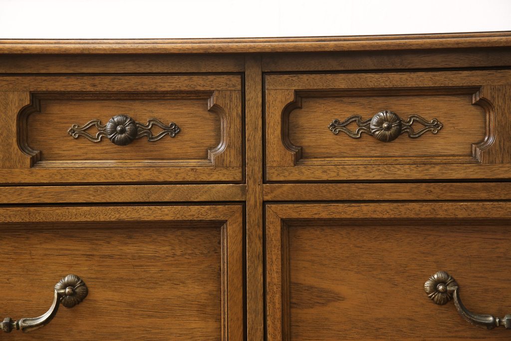 中古　美品　DREXEL HERITAGE(ドレクセルヘリテイジ)　Triune(トライユン)　気品あふれる佇まいが魅力のサイドボード(サイドチェスト、引き出し)(R-055761)