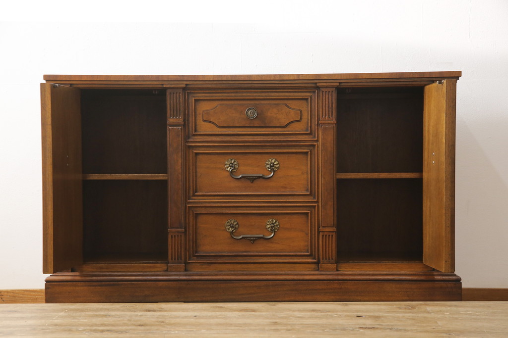中古　美品　DREXEL HERITAGE(ドレクセルヘリテイジ)　FRANCESCA(フランチェスカ)シリーズ　高級感のある佇まいのサイドボード(クレデンザ、クリデンザ、収納棚、キャビネット、サイドキャビネット)(R-053478)