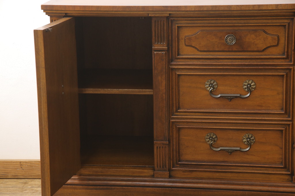 中古　美品　DREXEL HERITAGE(ドレクセルヘリテイジ)　FRANCESCA(フランチェスカ)シリーズ　高級感のある佇まいのサイドボード(クレデンザ、クリデンザ、収納棚、キャビネット、サイドキャビネット)(R-053478)