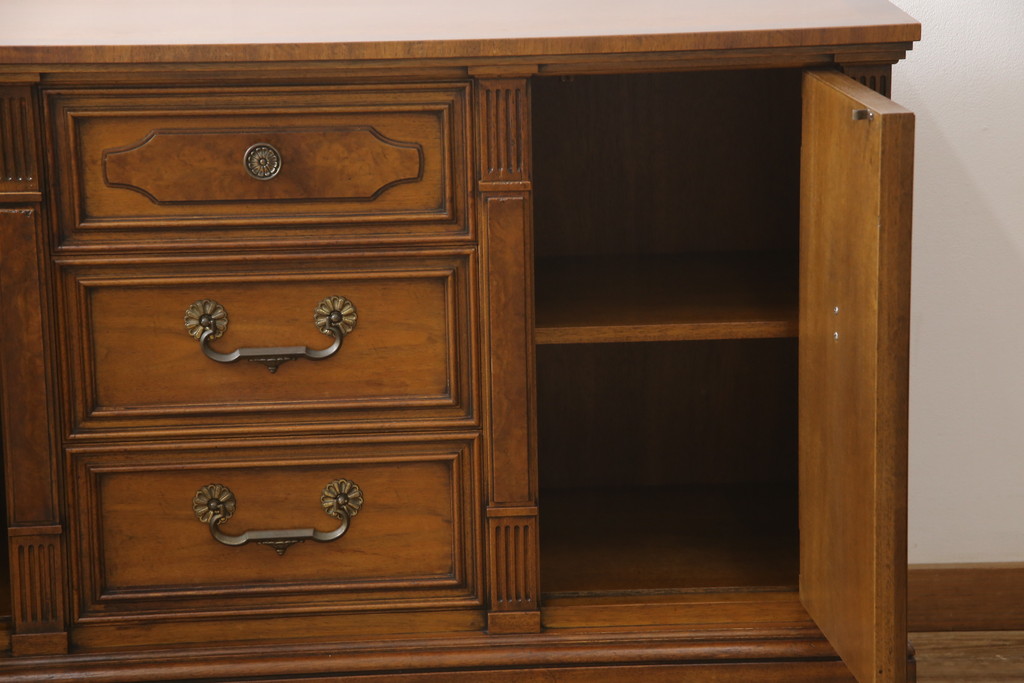 中古　美品　DREXEL HERITAGE(ドレクセルヘリテイジ)　FRANCESCA(フランチェスカ)シリーズ　高級感のある佇まいのサイドボード(クレデンザ、クリデンザ、収納棚、キャビネット、サイドキャビネット)(R-053478)