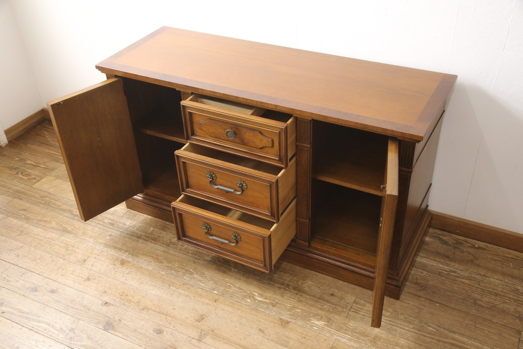 中古　美品　DREXEL HERITAGE(ドレクセルヘリテイジ)　FRANCESCA(フランチェスカ)シリーズ　高級感のある佇まいのサイドボード(クレデンザ、クリデンザ、収納棚、キャビネット、サイドキャビネット)(R-053478)