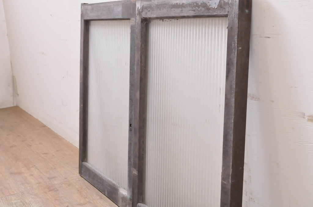 アンティーク建具　インテリアに合わせやすいシンプルデザインのモールガラス窓2枚セット(引き戸、ガラス戸)(R-069166)