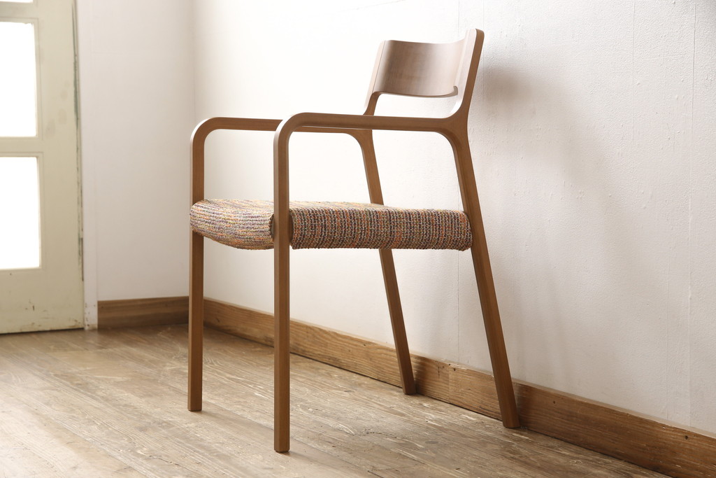 中古 美品 arflex(アルフレックス) RINN(リン)シリーズ 流れるような細身のラインが美しいウォールナット材製アームチェア (定価約68000円)(椅子、イス、ダイニングチェア)(R-058175) ラフジュ工房