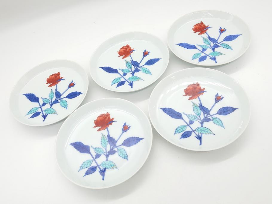 重要無形文化財　十二代 今泉今右衛門　錦　色絵　薔薇文　5.1寸　約15.5cm　大胆に描かれた薔薇の図が食卓のアクセントになる中皿5枚(銘々皿、色鍋島、和食器、五寸一分、共箱付き)(R-063955)