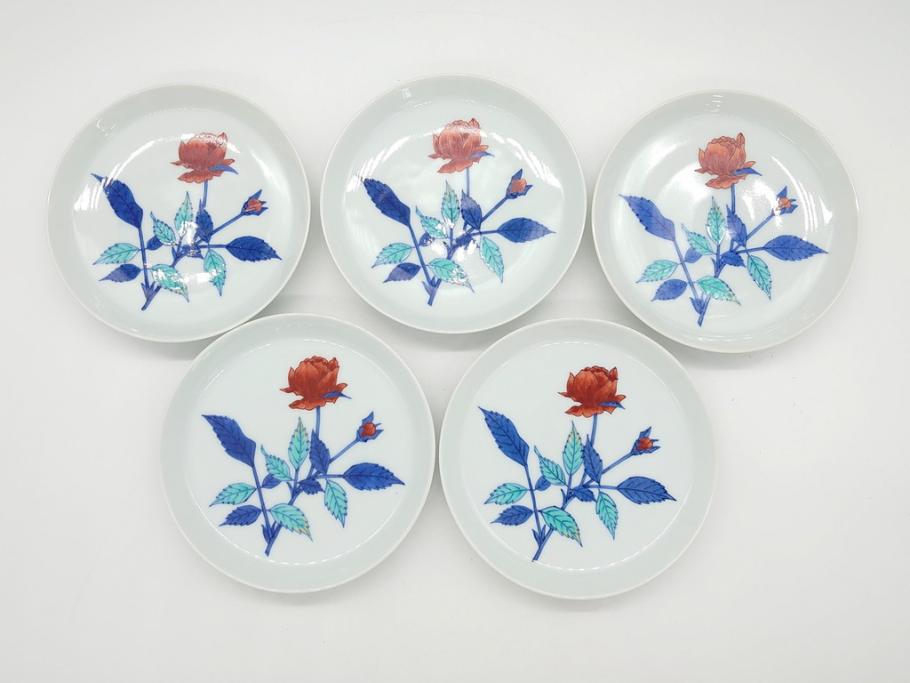 重要無形文化財　十二代 今泉今右衛門　錦　色絵　薔薇文　5.1寸　約15.5cm　大胆に描かれた薔薇の図が食卓のアクセントになる中皿5枚(銘々皿、色鍋島、和食器、五寸一分、共箱付き)(R-063955)