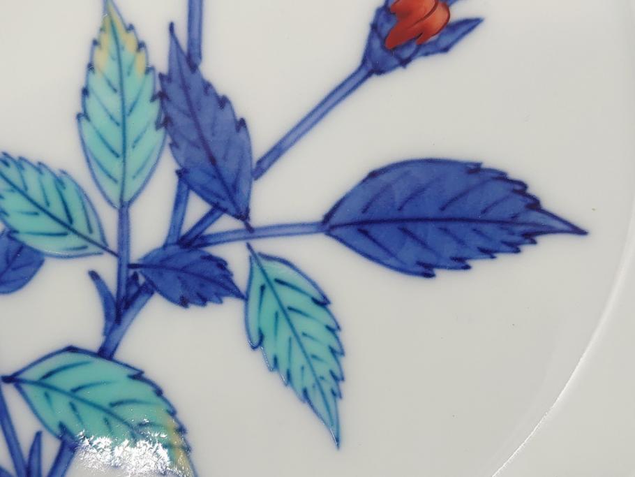 重要無形文化財　十二代 今泉今右衛門　錦　色絵　薔薇文　5.1寸　約15.5cm　大胆に描かれた薔薇の図が食卓のアクセントになる中皿5枚(銘々皿、色鍋島、和食器、五寸一分、共箱付き)(R-063955)