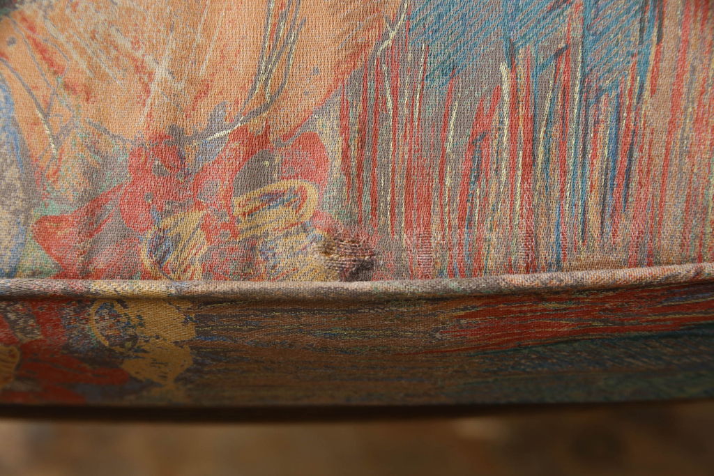 中古　カリモク家具　domani(ドマーニ)　温かみある色合いの花柄が目を引くアームチェア2脚セット(ダイニングチェア、椅子)(R-054225)