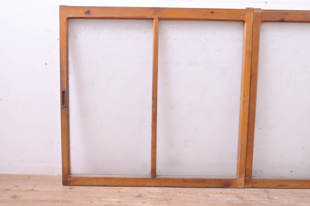 アンティーク建具　インテリアに取り入れやすいシンプルなデザインのダイヤガラス窓2枚セット(引き戸、ガラス戸)(R-069173)