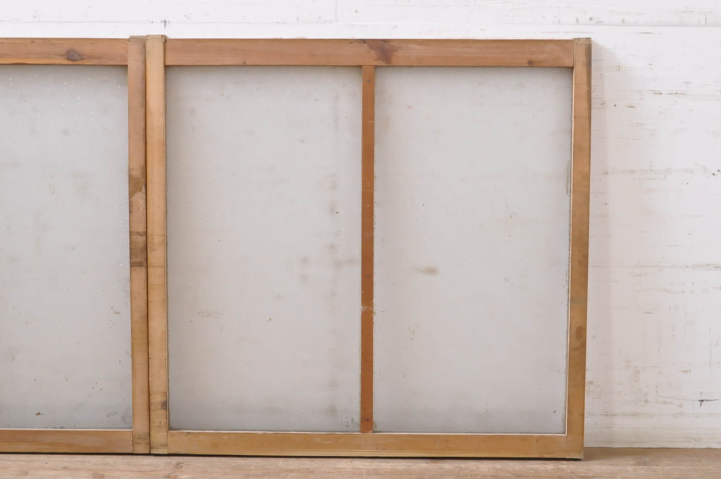 アンティーク建具　インテリアに取り入れやすいシンプルなデザインのダイヤガラス窓2枚セット(引き戸、ガラス戸)(R-069173)