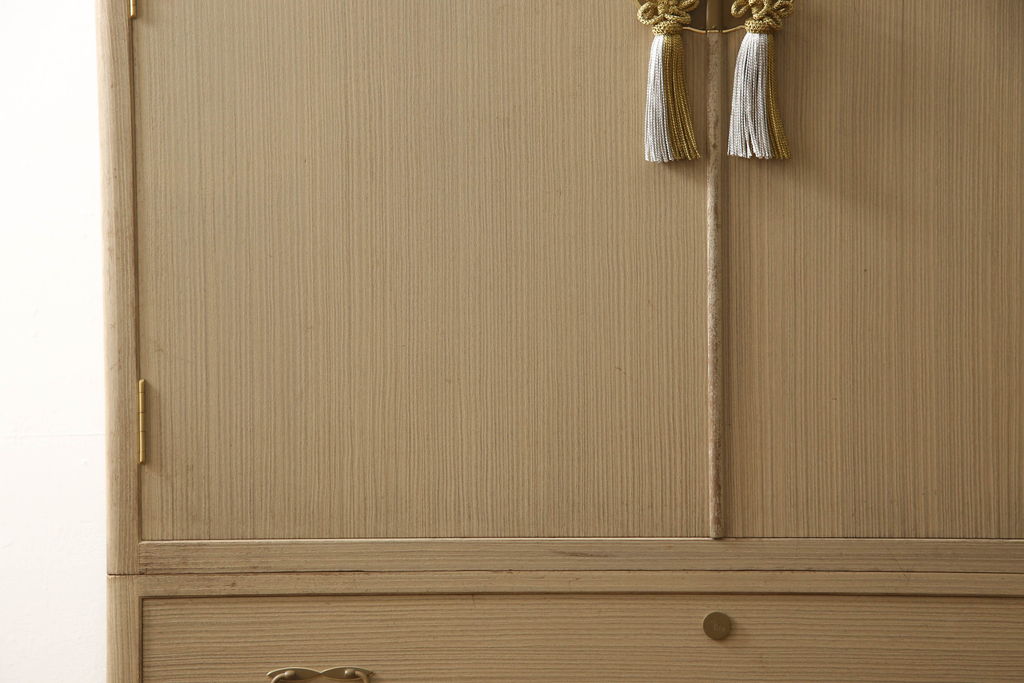 中古　伝統工芸士　吉沢昭次作　上品なデザインの金具が魅力の加茂総桐箪笥(総桐たんす、着物箪笥、衣装箪笥、和タンス、引き出し)(R-062264)