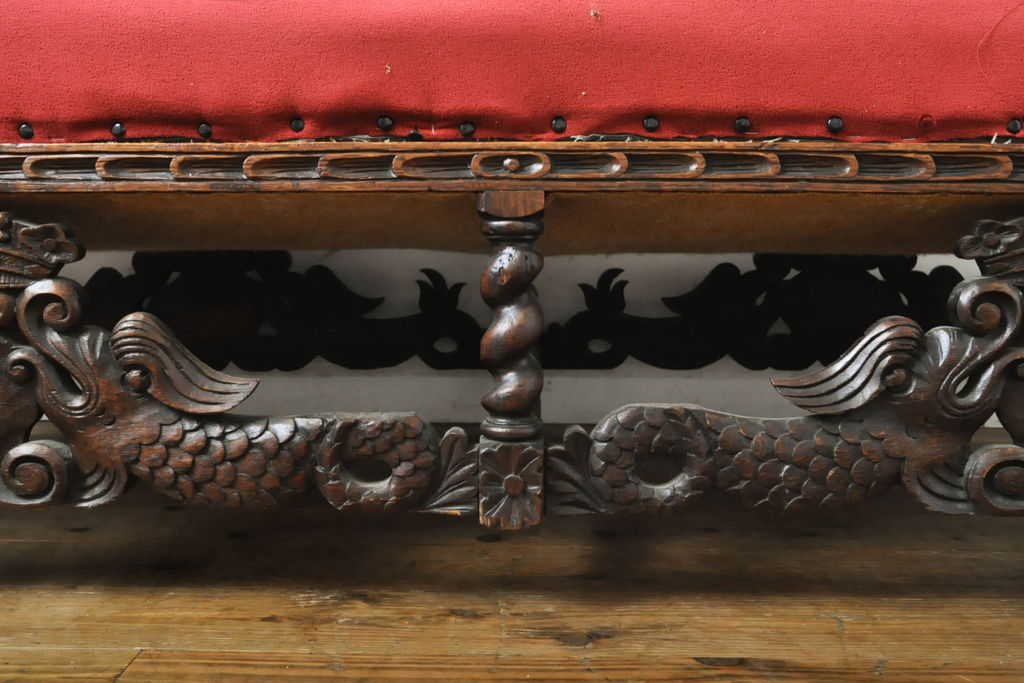 ベルギービンテージ　まるで芸術品のような豪華な彫刻が魅力のシェーズロング(カウチソファ、長椅子)(R-060532)