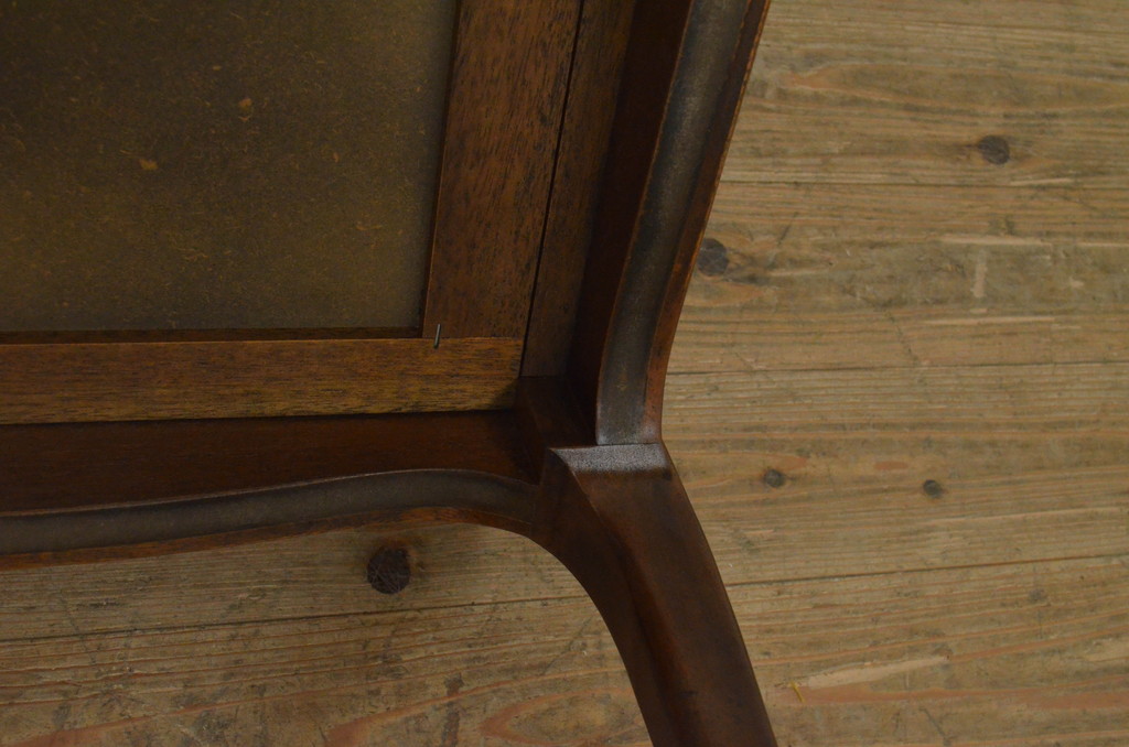中古　DREXEL HERITAGE(ドレクセルヘリテイジ)　Touraine(ツーレイン)　マホガニー材　猫脚の優美な曲線デザインが目を惹くサイドテーブル(ナイトテーブル、エンドテーブル、花台、飾り台)(R-068110)