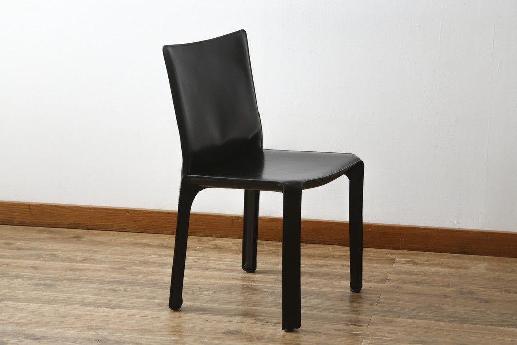 中古　Cassina(カッシーナ)　412　CAB(キャブ)　MARIO BELLINI(マリオベリーニ)　ブラック(黒)　シンプルモダンな空間づくりに活躍するアームレスチェア(ダイニングチェア、椅子、イス)(定価約24万円)(R-079511)