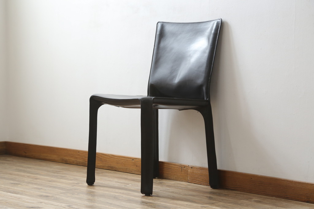 中古　Cassina(カッシーナ)　412　CAB(キャブ)　MARIO BELLINI(マリオベリーニ)　ブラック(黒)　シンプルモダンな空間づくりに活躍するアームレスチェア(ダイニングチェア、椅子、イス)(定価約24万円)(R-079511)