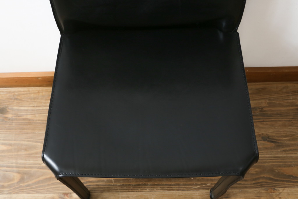 中古　Cassina(カッシーナ)　412　CAB(キャブ)　MARIO BELLINI(マリオベリーニ)　ブラック(黒)　シンプルモダンな空間づくりに活躍するアームレスチェア(ダイニングチェア、椅子、イス)(定価約24万円)(R-079511)