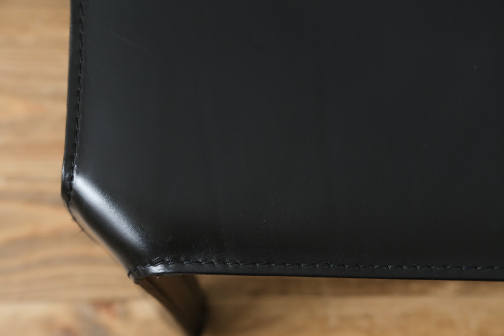 中古　Cassina(カッシーナ)　412　CAB(キャブ)　MARIO BELLINI(マリオベリーニ)　ブラック(黒)　シンプルモダンな空間づくりに活躍するアームレスチェア(ダイニングチェア、椅子、イス)(定価約24万円)(R-079511)