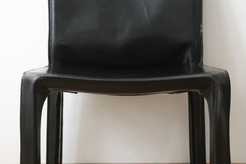 中古　Cassina(カッシーナ)　412　CAB(キャブ)　MARIO BELLINI(マリオベリーニ)　ブラック(黒)　シンプルモダンな空間づくりに活躍するアームレスチェア(ダイニングチェア、椅子、イス)(定価約24万円)(R-079511)