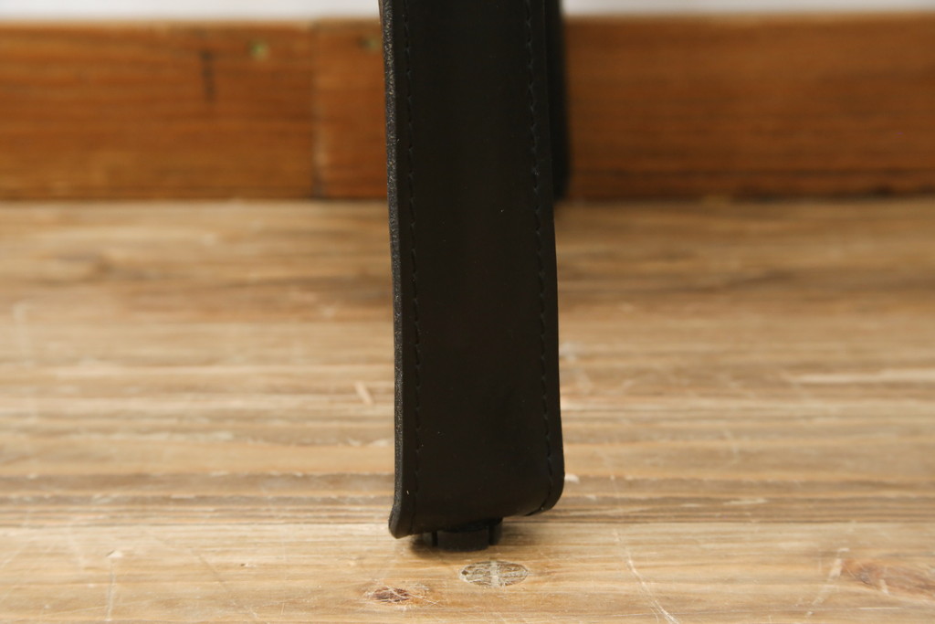 中古　Cassina(カッシーナ)　412　CAB(キャブ)　MARIO BELLINI(マリオベリーニ)　ブラック(黒)　シンプルモダンな空間づくりに活躍するアームレスチェア(ダイニングチェア、椅子、イス)(定価約24万円)(R-079511)