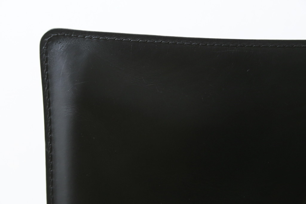 中古　Cassina(カッシーナ)　412　CAB(キャブ)　MARIO BELLINI(マリオベリーニ)　ブラック(黒)　シンプルモダンな空間づくりに活躍するアームレスチェア(ダイニングチェア、椅子、イス)(定価約24万円)(R-079511)