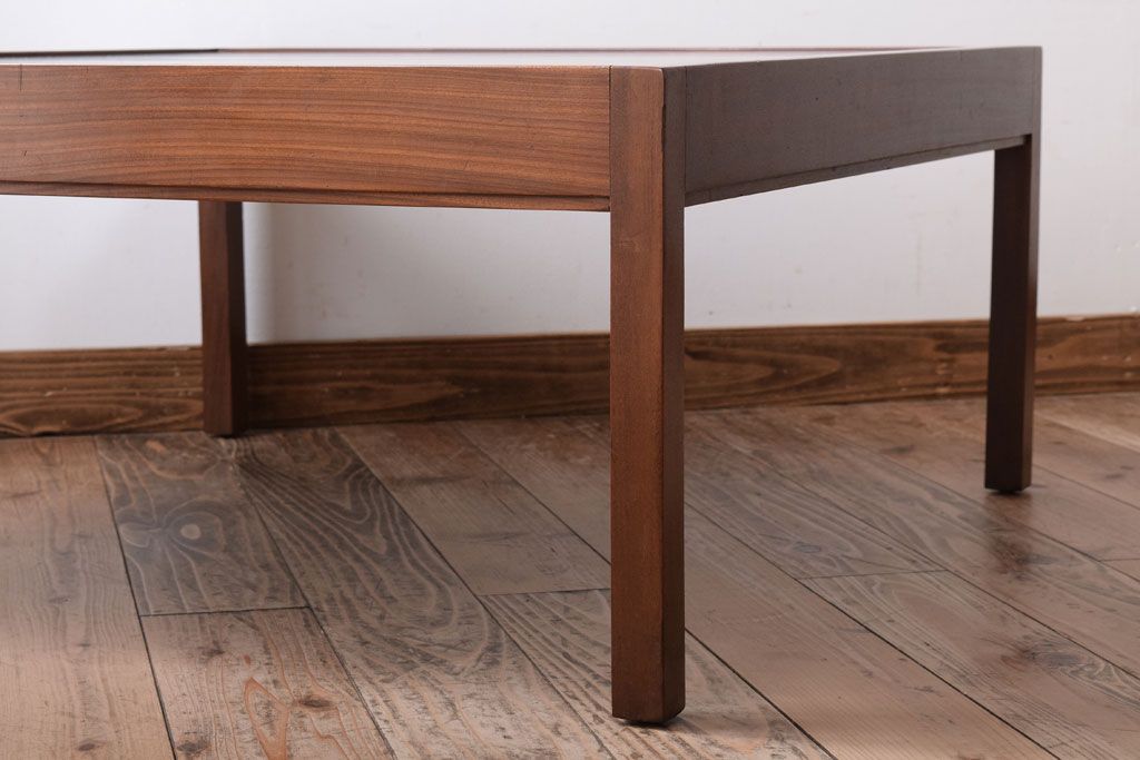 ヴィンテージ家具　北欧ビンテージ　ローズウッド材　シンプルなセンターテーブル