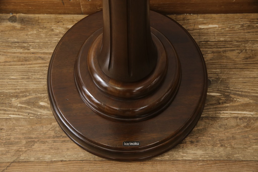 中古　カリモク家具(karimoku)　クラシカルな雰囲気を醸し出すポールハンガー(ホールハンガー、コートハンガー、帽子掛け、店舗什器)(R-057692)