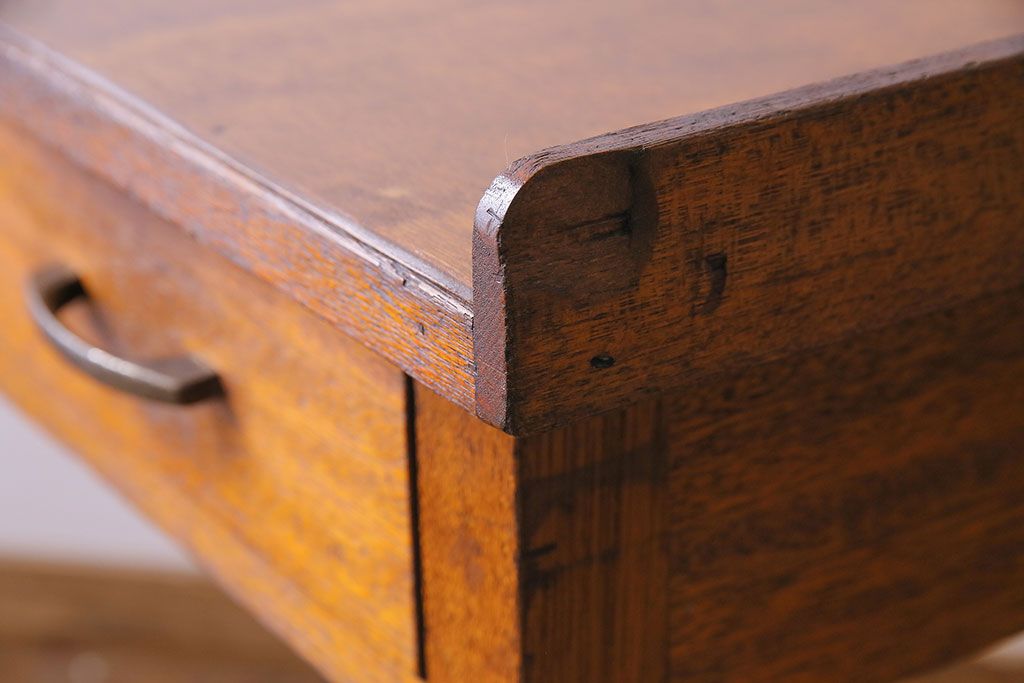 レトロ家具　昭和レトロ　素朴な木の風合いの縁付きデスク(平机、在宅ワーク、在宅用作業台、学習机)