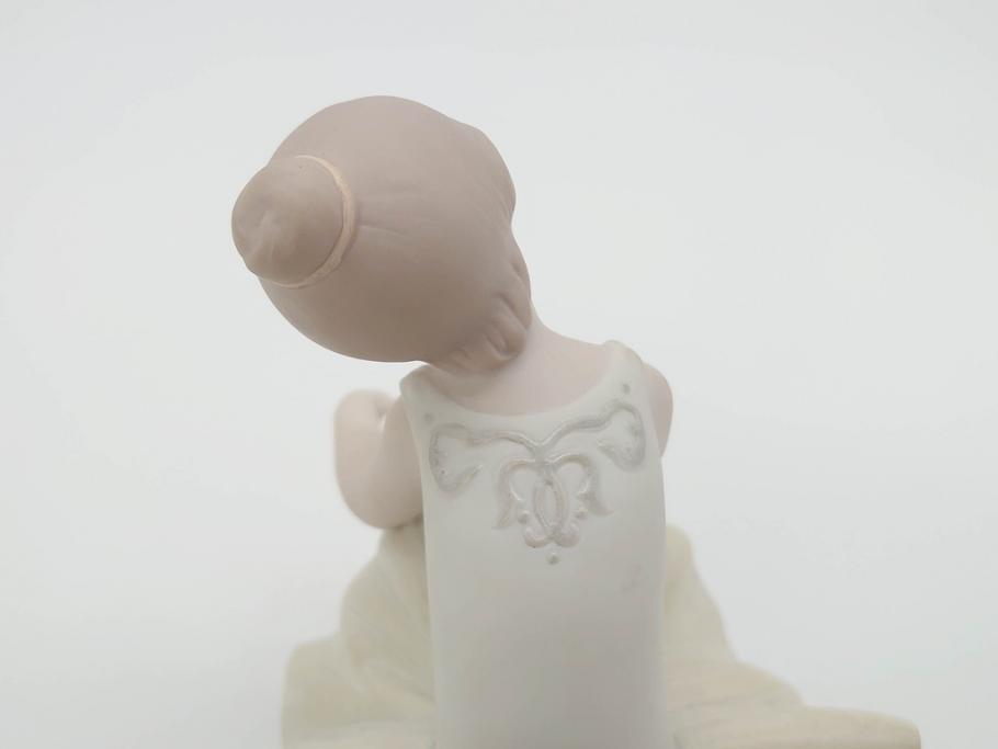 スペイン　リヤドロ　LLADRO　リトルバレリーナ　出番前　くつろぎ　しなやかなフォルムで優美な印象のフィギュリン2体(バレエ、陶器人形、置物、オブジェ)(R-069867)