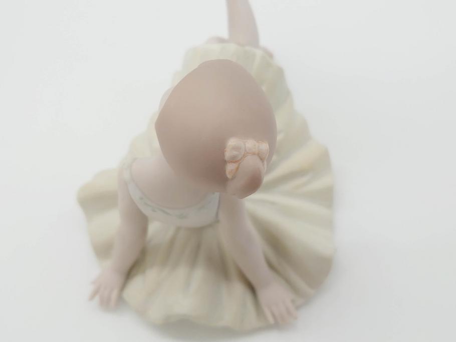 スペイン　リヤドロ　LLADRO　リトルバレリーナ　出番前　くつろぎ　しなやかなフォルムで優美な印象のフィギュリン2体(バレエ、陶器人形、置物、オブジェ)(R-069867)