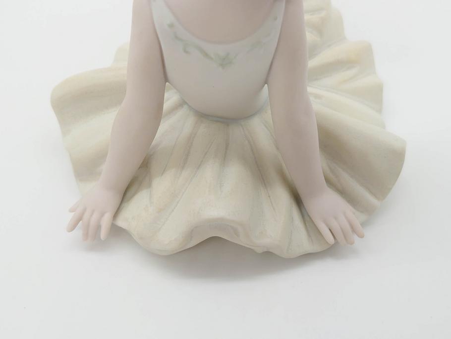 スペイン　リヤドロ　LLADRO　リトルバレリーナ　出番前　くつろぎ　しなやかなフォルムで優美な印象のフィギュリン2体(バレエ、陶器人形、置物、オブジェ)(R-069867)