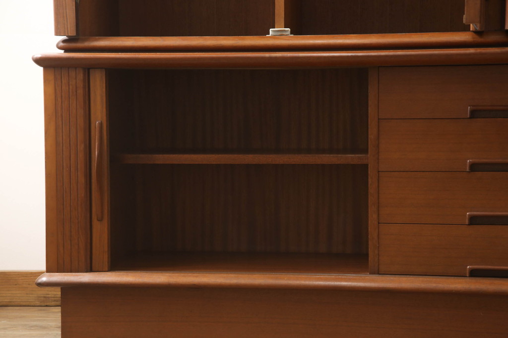 ジャパンビンテージ　洗練された佇まいが美しいシンプルキャビネット(収納棚、食器棚、本箱、ブックケース、飾り棚、ヴィンテージ)(R-052373)