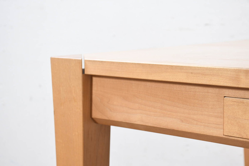 中古　WOOD YOU LIKE COMPANY(ウッドユウライクカンパニー)　FOUR DELTA TAPER DESK(4デルタテーパーデスク)　メープル無垢材　ナチュラルで心地よい木肌のデスク(引き出し付き、机、コンソールデスク、ワークデスク、在宅用、在宅ワーク用)(定価約24万円)(R-082448)