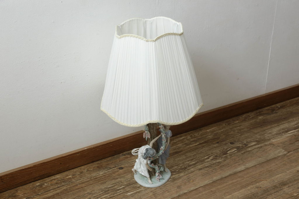 中古 美品 リヤドロ LLADRO 少女の優美な姿で空間に華を添えて