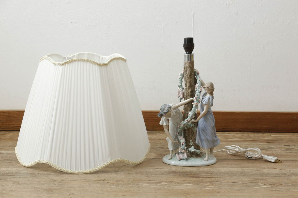 中古 美品 リヤドロ LLADRO 少女の優美な姿で空間に華を添えて
