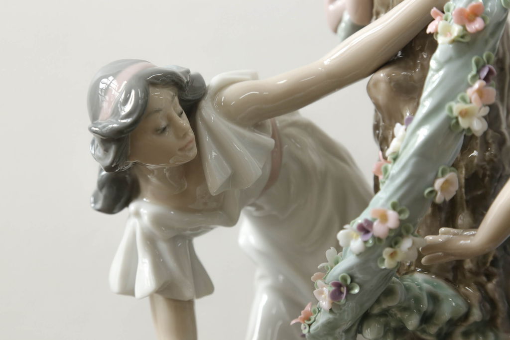 中古 美品 リヤドロ LLADRO 少女の優美な姿で空間に華を添えて