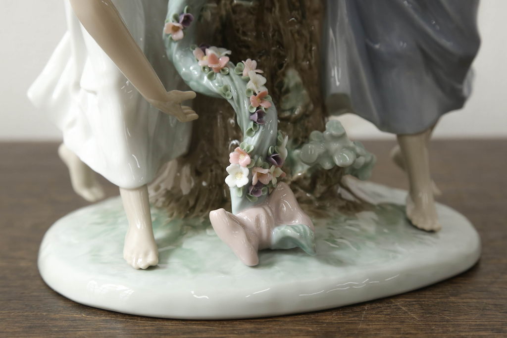 中古　美品　リヤドロ　LLADRO　少女の優美な姿で空間に華を添えてくれるテーブルランプ(卓上照明、シェード、テーブルスタンド、デスクスタンド)(R-060338)