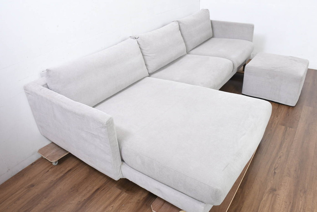 中古　美品　BoConcept(ボーコンセプト)　ゆったりとした座面のシンプルなオットマン付き3人掛けカウチソファ(トリプルソファ、フットスツール、3P、三人掛け)(R-082464)