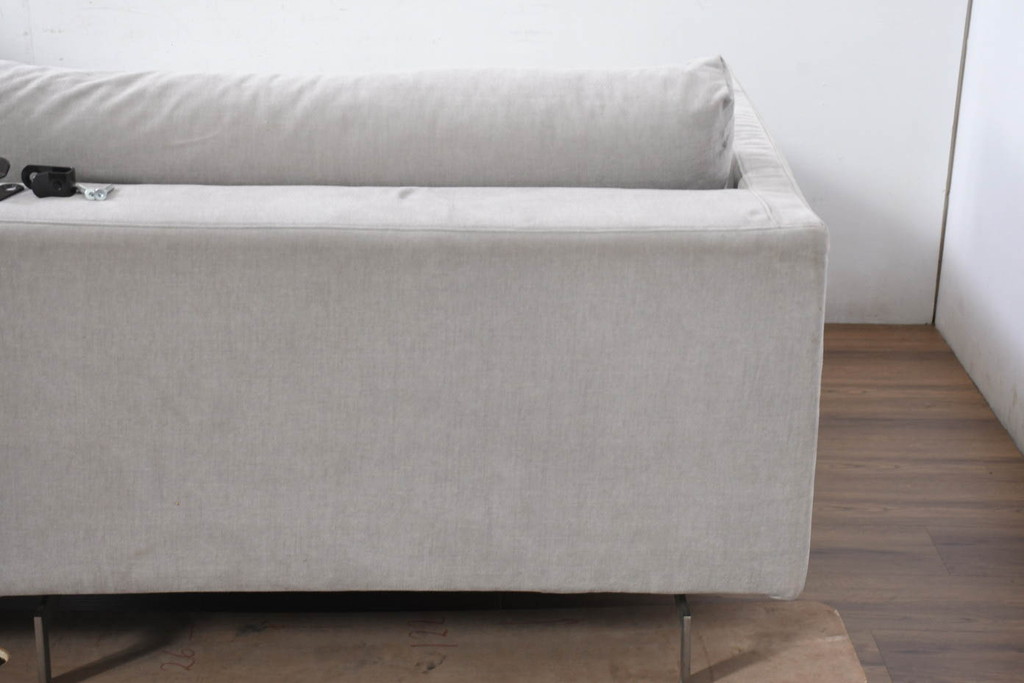 中古　美品　BoConcept(ボーコンセプト)　ゆったりとした座面のシンプルなオットマン付き3人掛けカウチソファ(トリプルソファ、フットスツール、3P、三人掛け)(R-082464)