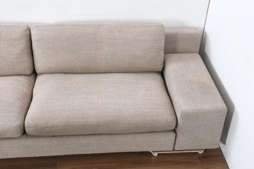 中古　美品　Cassina(カッシーナ)　Philippe Starck(フィリップ・スタルク)デザイン　MISTER(ミスター)　空間を格調高く演出するシステムソファ(カウチソファ、L字ソファ、3P、4P、5P、6P、三人掛け、四人掛け、3人掛け、4人掛け)(定価約250万円)(R-082463)