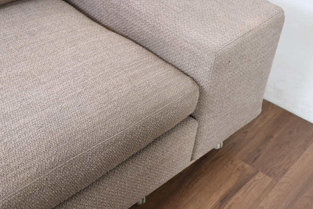 中古　美品　Cassina(カッシーナ)　Philippe Starck(フィリップ・スタルク)デザイン　MISTER(ミスター)　空間を格調高く演出するシステムソファ(カウチソファ、L字ソファ、3P、4P、5P、6P、三人掛け、四人掛け、3人掛け、4人掛け)(定価約250万円)(R-082463)