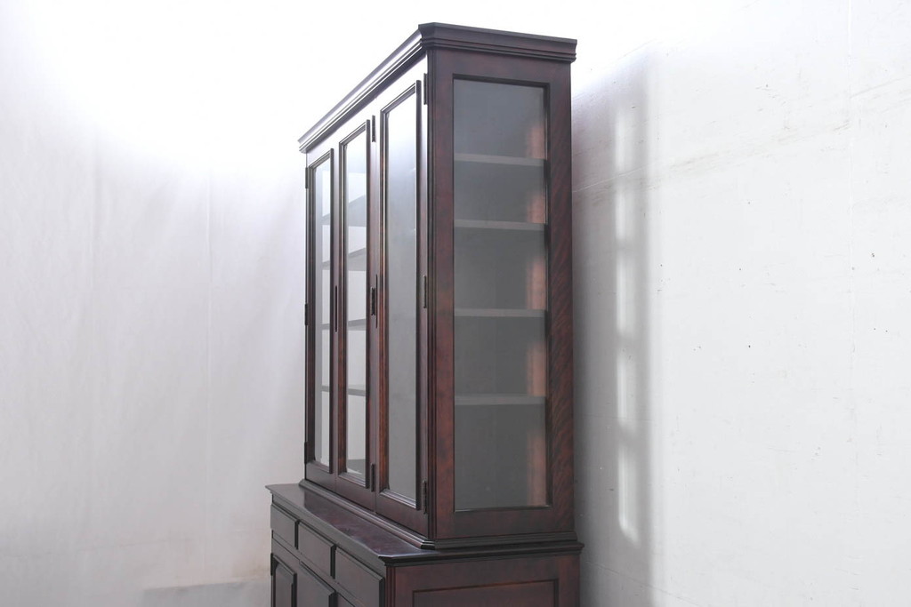 中古　美品　桜材　国産職人手作り家具　和風モダン　作りの良い三面ガラスの食器棚(収納棚、戸棚、カップボード、飾り棚、コレクションケース、ディスプレイケース、キャビネット)(R-082467)